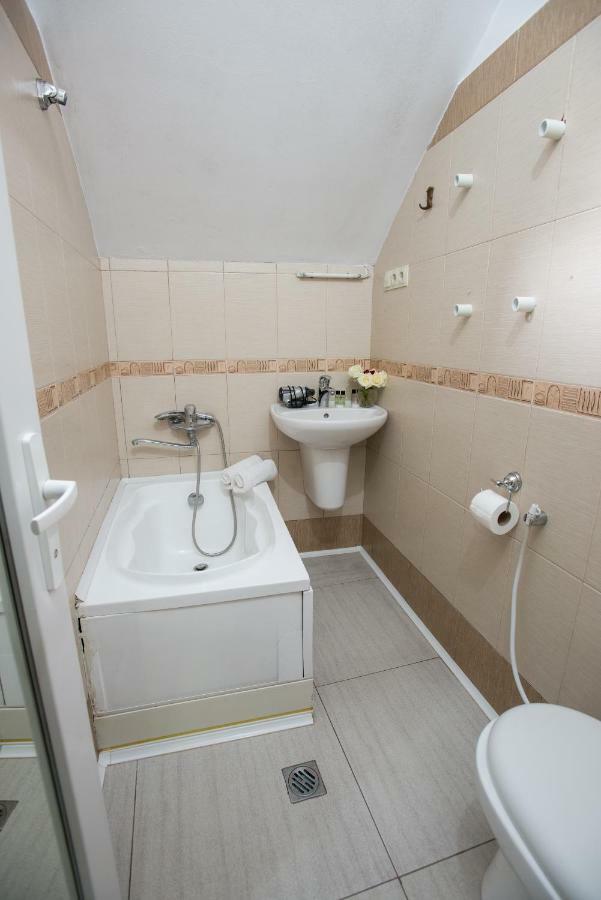 Accent Hotel Tbilisi Ngoại thất bức ảnh