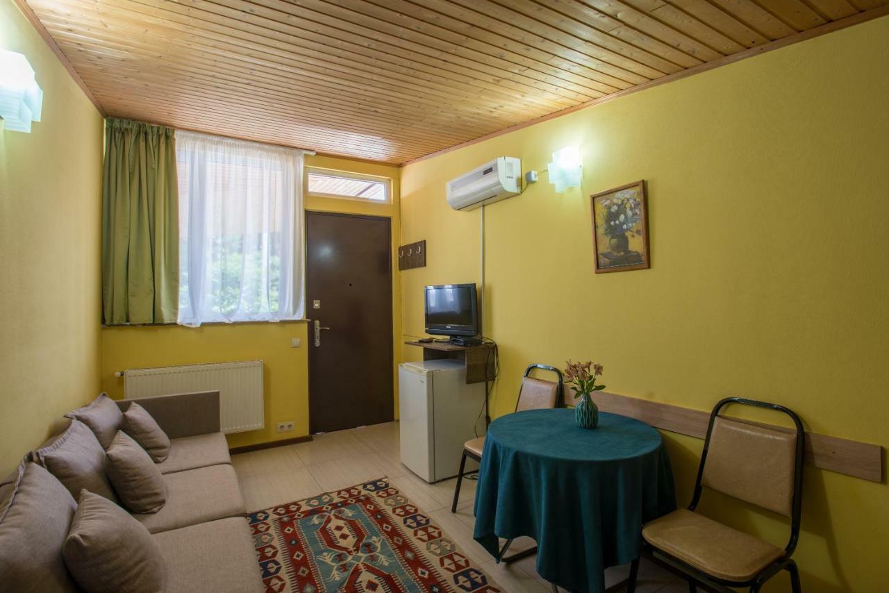 Accent Hotel Tbilisi Ngoại thất bức ảnh